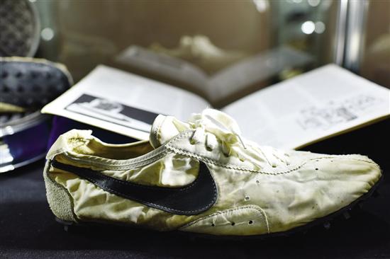 稀有耐克鞋拍出逾300万元