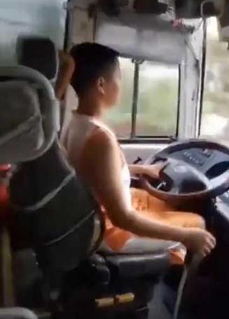 14岁男孩开客车载客 还声称之前开过很多次