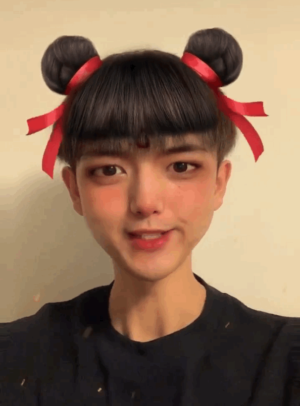 李现晒哪吒造型 网友调侃其看起来不太聪明