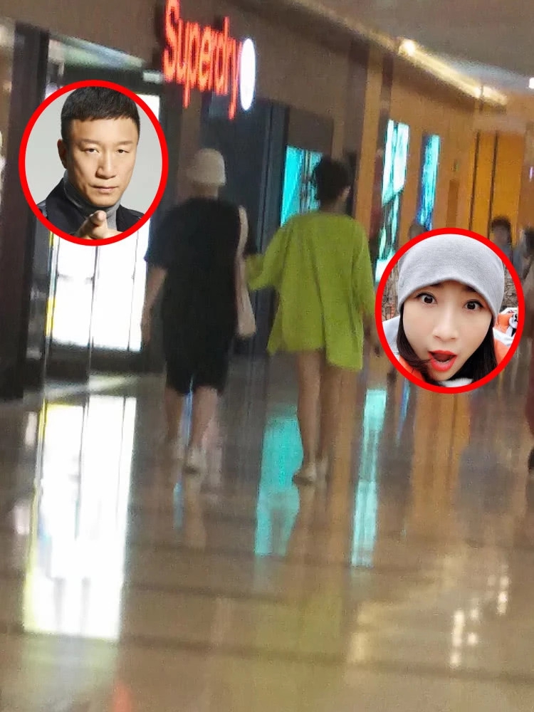 孙红雷逛街帮老婆拎包 夫妻俩全程甜甜蜜蜜