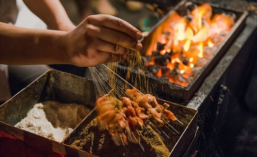 中国餐饮营业收入40年攀升700倍 五百强企业中小吃增速最快