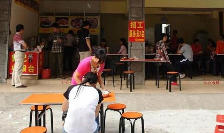 一家米粉店如何用高逼格装修 让烂大街小吃秒变网红?