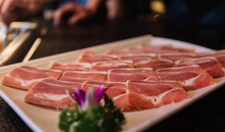 小龙坎老火锅消费价目表是多少?人均50元的火锅太火了!