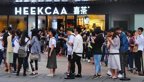 我研究20个网红小吃后惊讶发现:他们都爱开在负一楼!