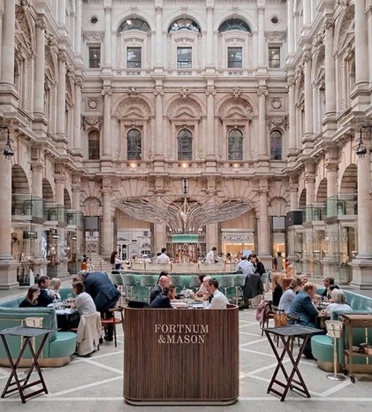 瑞幸卖着咖啡又盯上周边市场?