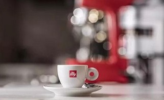 瑞幸卖着咖啡又盯上周边市场?