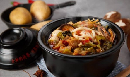 十万做什么生意能赚钱?姐弟俩土豆粉加盟怎么样?