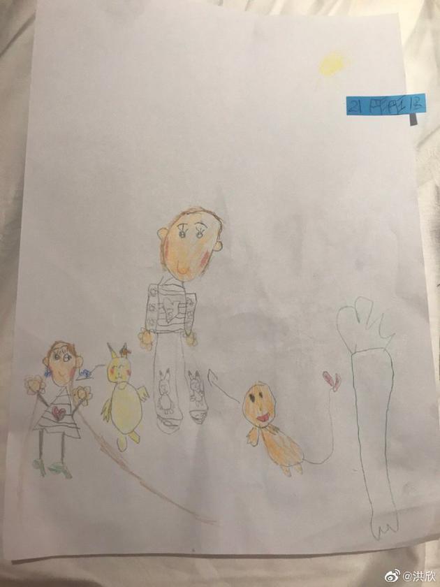 洪欣为儿子庆生 妹妹还画了一幅画送给哥哥