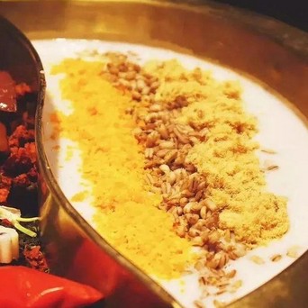 神操作!奶茶做锅底 这是一种什么景象?