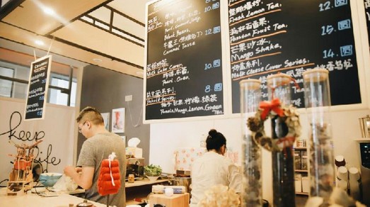 三人合伙开奶茶店赔了60万 干餐饮真的没你想的那么简单!