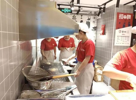 媒体争相报道的炸糕!这家店月入二十万