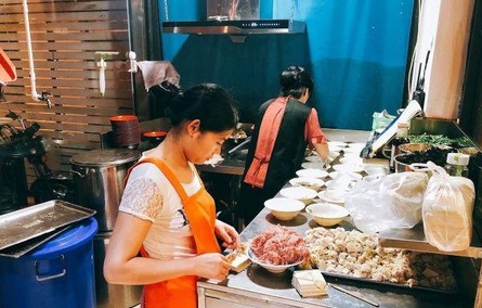 一天只卖一顿 心情不好不开门 老谢野馄饨凭什么这么任性?