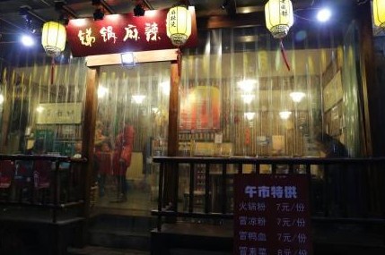 这家锑锅麻辣烫没做任何宣传 为啥生意却很好得不得了?