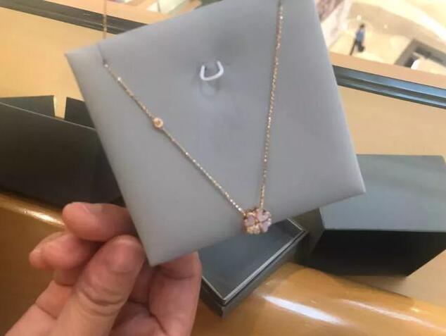 伟德国际温柔莹润白玉葫芦福气满满戴一生！