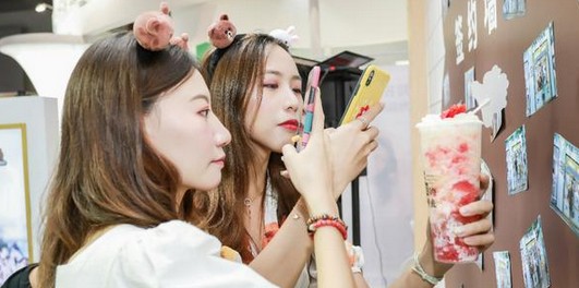 国际IP跨界茶饮 布朗熊与可妮兔茶来了!