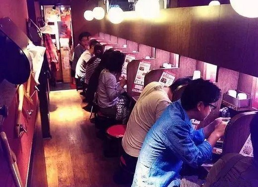 一兰拉面:一个人也要好好吃饭