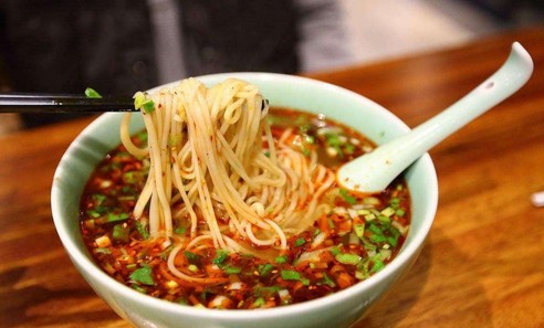 为什么到处都是兰州拉面?还都很赚钱?