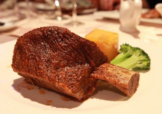 风靡台湾二十年 王品牛排如何让人们爱上西餐?