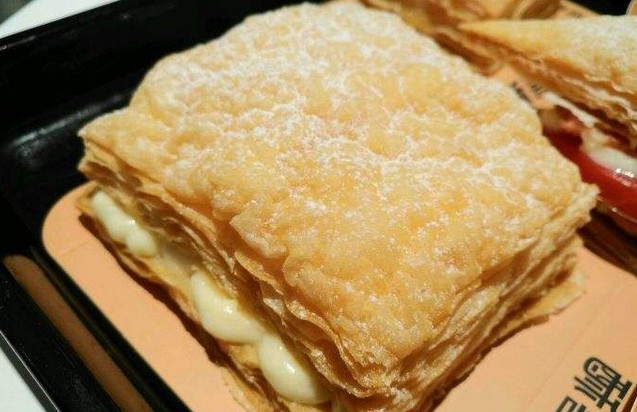 酥哥:“酥”到海外的榴莲千层酥