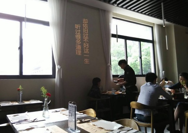 韩寒“很高兴遇见你”餐厅:明星跨界餐饮没那么容易