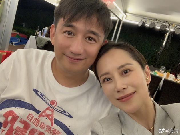 海清黄磊为恩师庆生 这人物关系捋顺了没有?