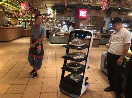 餐饮 + 科技 西贝莜面村推出送餐机器人