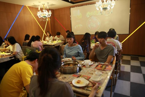 火锅市场竞争激烈 华氏老街坊喷泉火锅有什么生存秘诀?