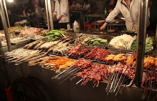 “夜猫子”夜市 成都人自己的“深夜食堂”