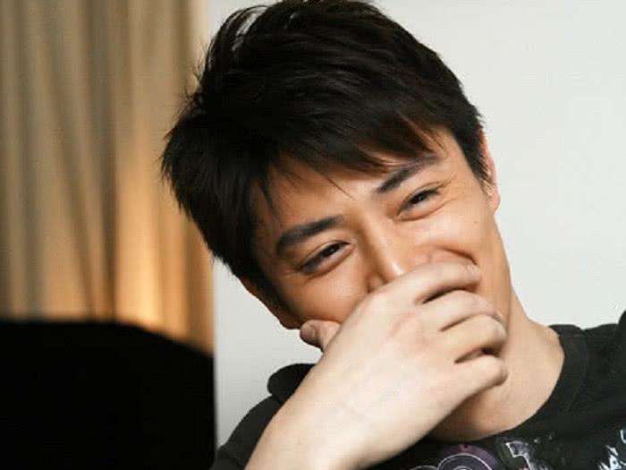 霍建华为什么不笑?