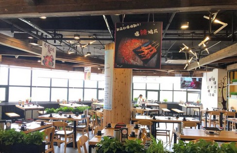 柳叶刀烧烤完成500万元融资 这家聊学术的烧烤店有什么不同?