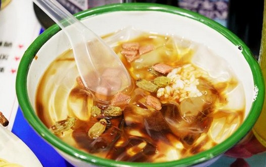 马路边边:80后回忆杀 一家可以“穿越”的串串香