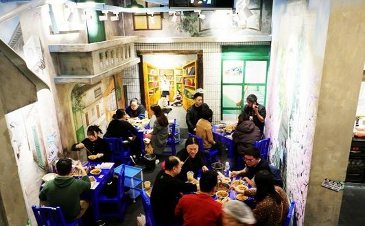 马路边边:80后回忆杀 一家可以“穿越”的串串香