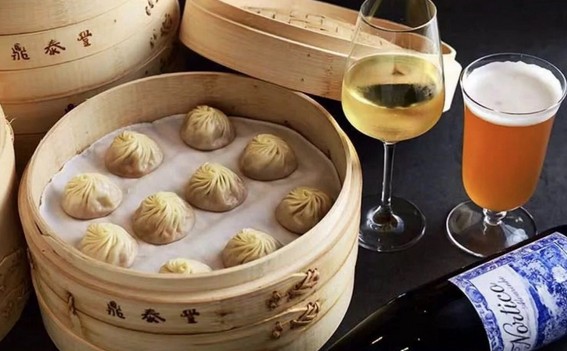 小笼包还能这么玩!在鼎泰丰喝黑皮诺 吃黑松露小笼包
