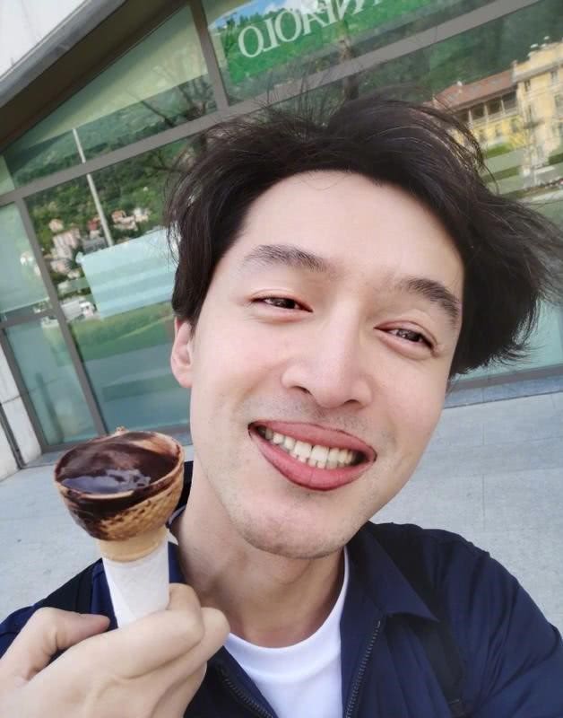 网友晒偶遇胡歌照片 爆炸头瞬间化身“狂野男人”