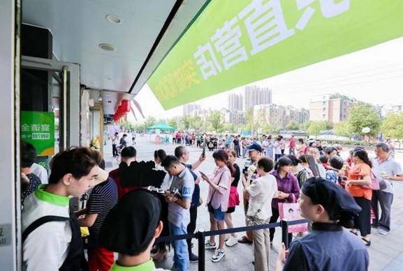 老乡鸡直营店共计近800家 百店庆典引发万人排队热潮