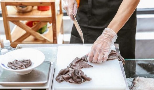 洞子李毛肚火锅:毛肚现撕现烫 想不新鲜都难!