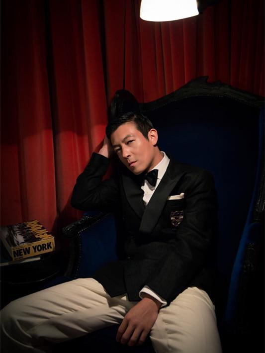 陈冠希以一席黑色西装亮相纽约时装周 帅气十足