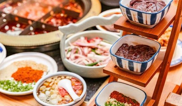 洞子李毛肚火锅:毛肚现撕现烫 想不新鲜都难!