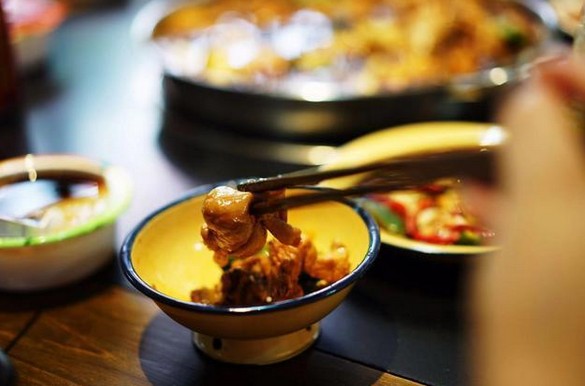 晓彭肥肠鸡:三十年味觉记忆 两代人传承 一如既往的好味道