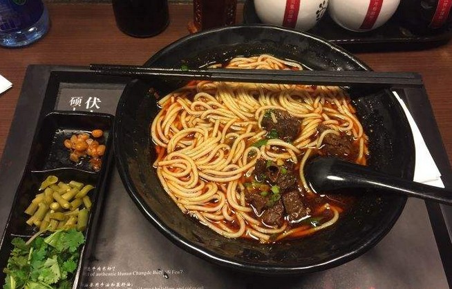 霸蛮牛肉粉张天一:北大法学硕士毕业 创业初期不敢跟爸妈讲