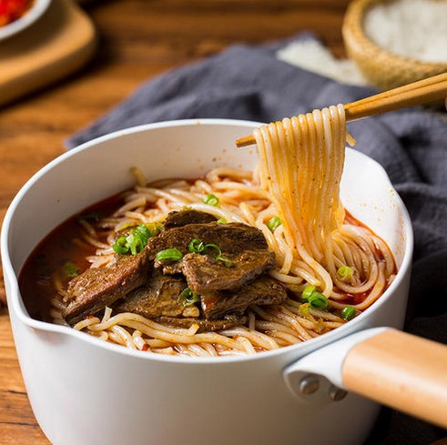 霸蛮牛肉粉张天一:北大法学硕士毕业 创业初期不敢跟爸妈讲