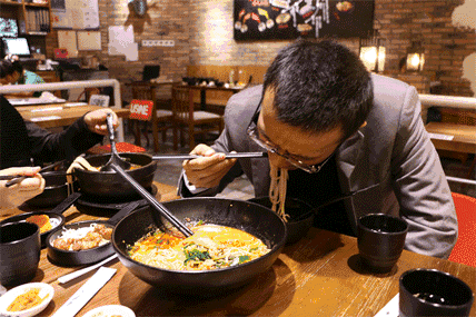 云味馆每月卖出100万碗米线的秘密是什么?