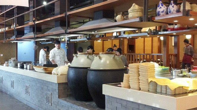 这家“让人排队排到头痛”的黑鸡小馆有什么特别之处?