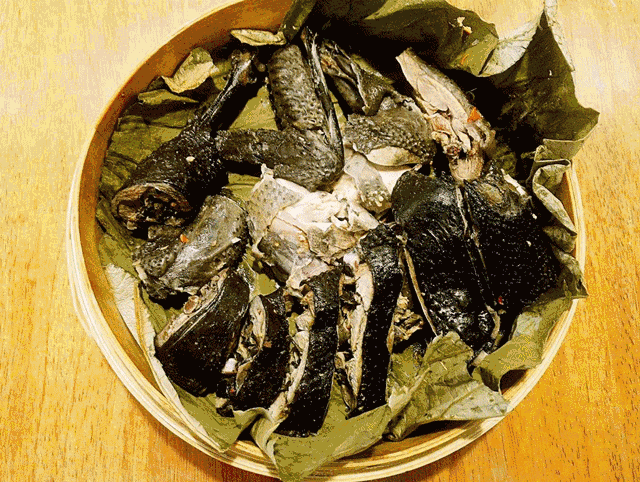 这家“让人排队排到头痛”的黑鸡小馆有什么特别之处?