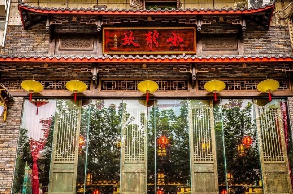 一顿火锅解乡愁 小龙坎开到日本了!