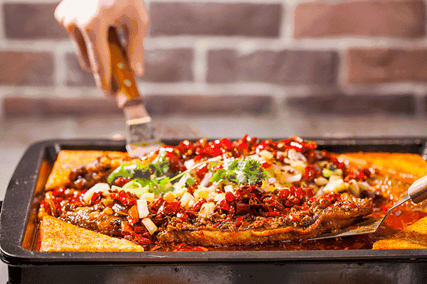 “不吃火锅 就吃烤匠”一条烤鱼凭什么牛气哄哄?