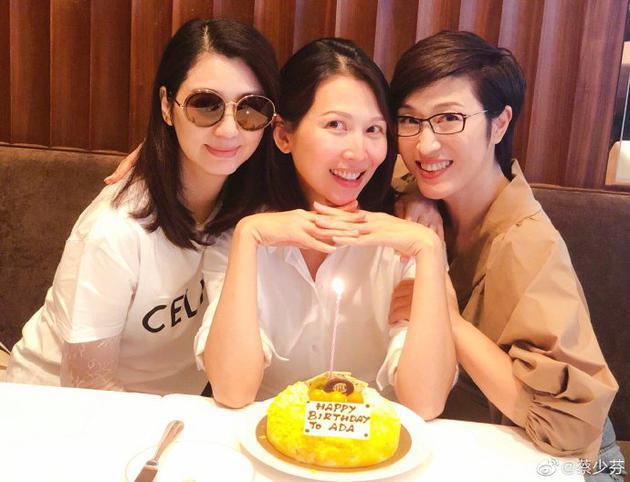 蔡少芬素颜合照 和洪欣陈法蓉提前庆生