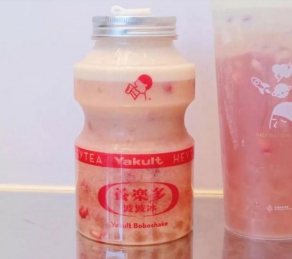 喜茶联名养乐多 网友:冲这瓶子我买定了!