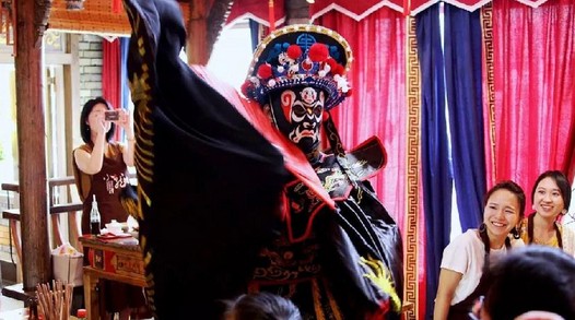 一顿火锅解乡愁 小龙坎开到日本了!