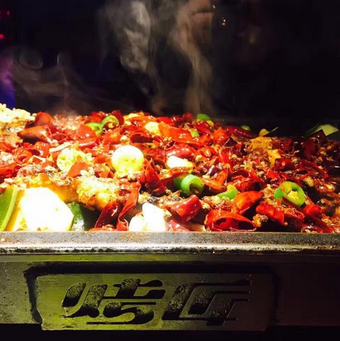 “不吃火锅 就吃烤匠”一条烤鱼凭什么牛气哄哄?